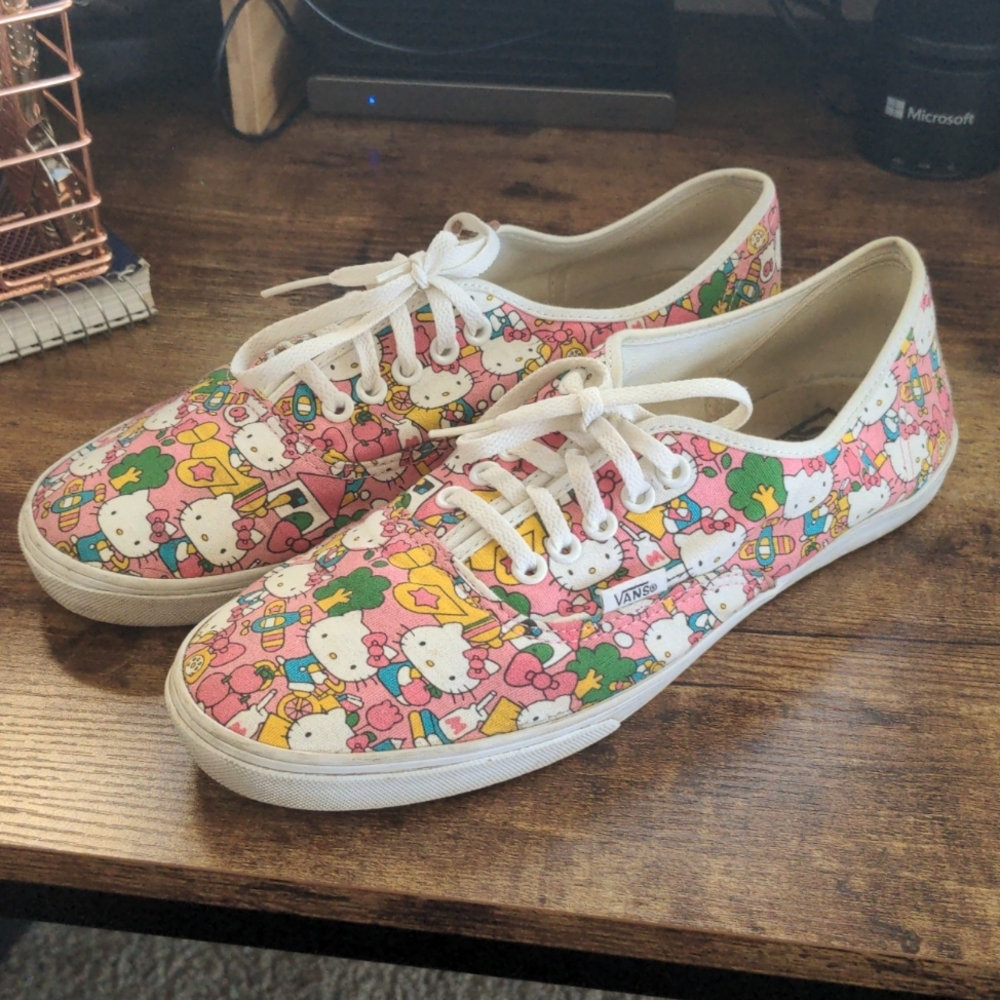 Hello Kitty Vans - Limited Edition